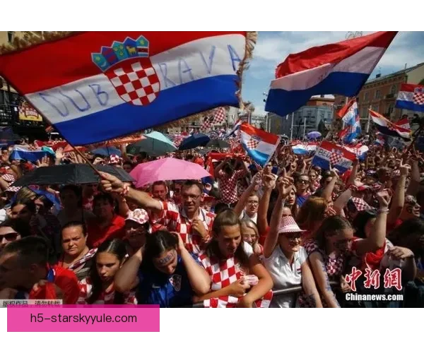 亚历山大赞洛城球迷墙氛围热烈